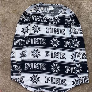 Long sleeved black and white pink shirt❤️